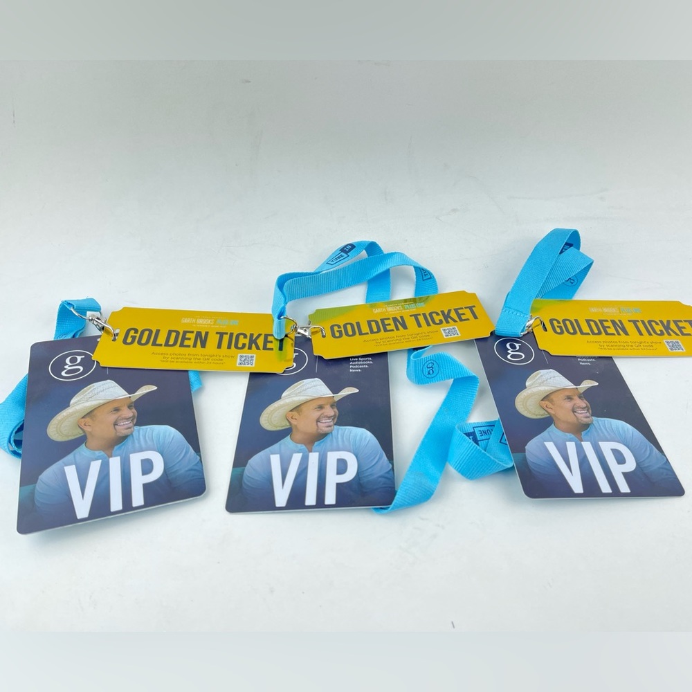 GARTH BROOKS G Ceasars Las Vegas Plus One VIP Concert Lanyard Souvenir Photo QR